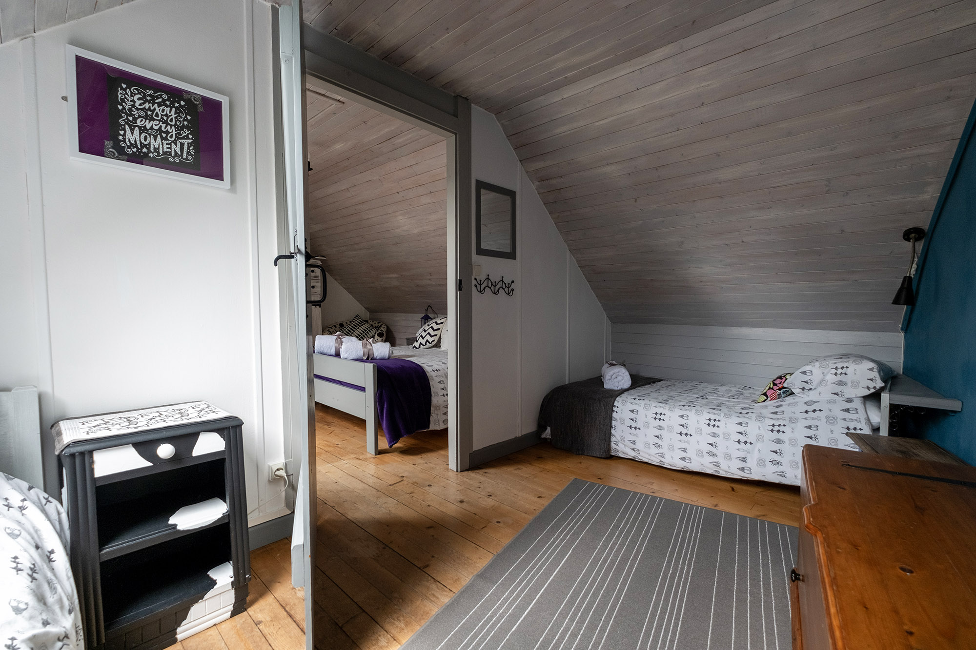 Etable.
2 king size bedrooms with adjoining twin rooms sleep up to 8 people.
Perfect for 2 families holidaying together… or even better for those who like some extra space!